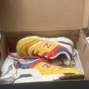 New Balance toddler size 7US/6.5UK, like brand new mo stains etc.
